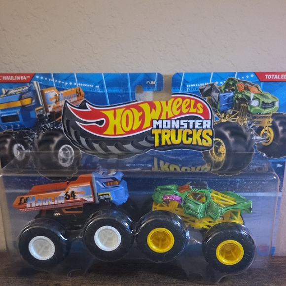 Hot Wheels Other - Hot Wheels Monster Trucks - Blue and Green Duo